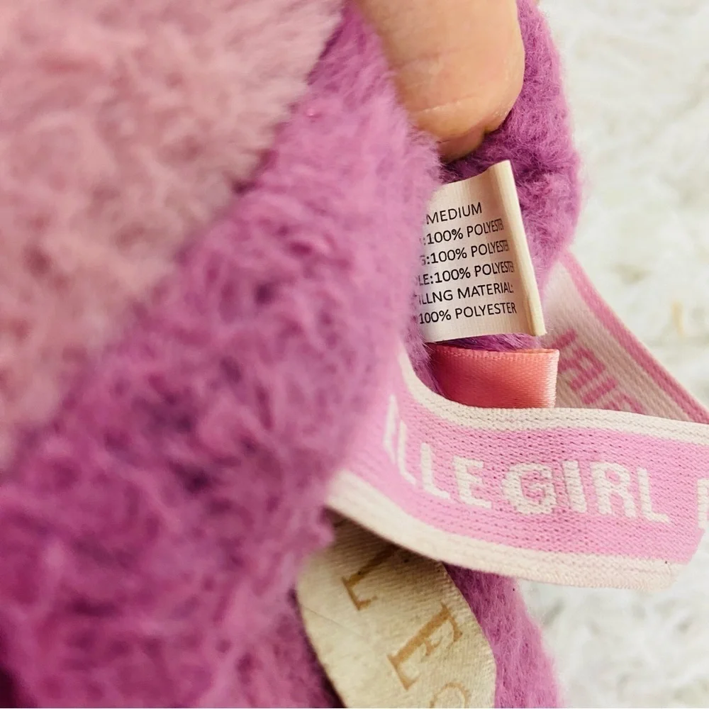 Elle feet **